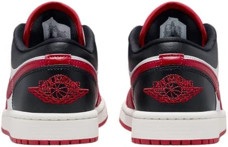 Дамски баскетболни обувки Nike Air Jordan 1 с ниска засаждане UNC