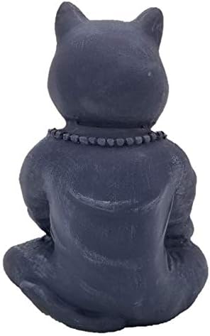 Статуята на Котки на Буда в поза Медитирующей котки за паметника на дзен-Котка или Духовно декор. Йога в поза Дхиана Мудра. Медитиращият Коте.